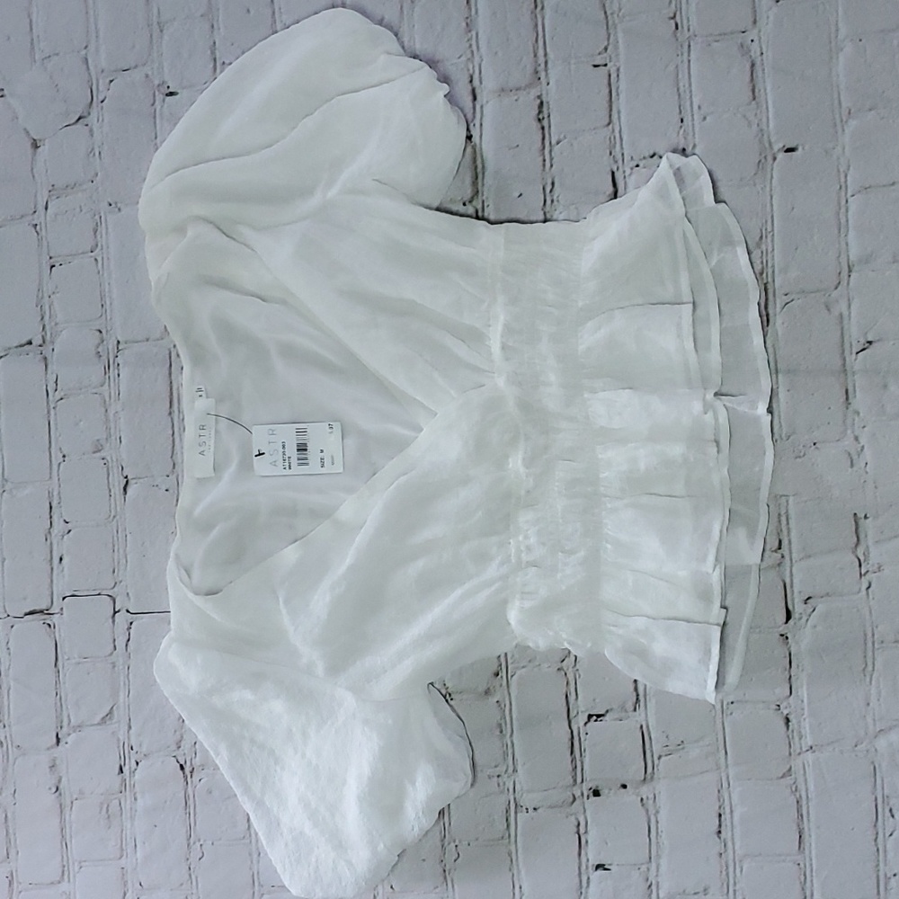 ASTR Womens White Flowy Blouse